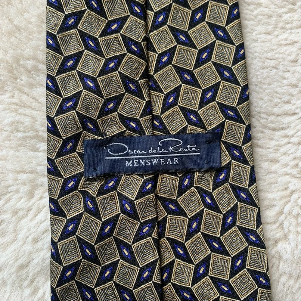 VTG Oscar de la Renta Silk Geometric Pattern Tie‎ in Gold and Navy